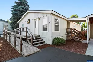 1201 SW 28th St, Redmond, OR 97756 - Photo 2