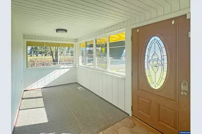 6898 Thurston Rd, Springfield, OR 97478 - Photo 4