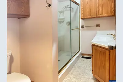 6898 Thurston Rd, Springfield, OR 97478 - Photo 16