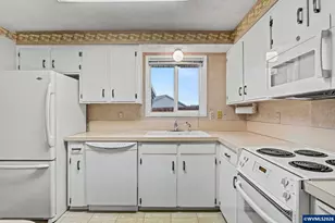 2160 Santiam Dr, Woodburn, OR 97071 - Photo 12