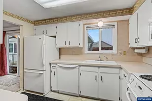 2160 Santiam Dr, Woodburn, OR 97071 - Photo 14