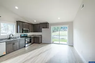 4435 Knotty Pne Ct, Sweet Home, OR 97386 - Photo 18