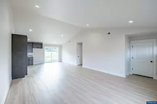 4435 Knotty Pne Ct, Sweet Home, OR 97386 - Photo 10