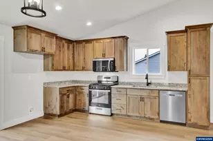 4410 Knotty Pne Ct, Sweet Home, OR 97386 - Photo 12