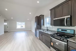 4410 Knotty Pne Ct, Sweet Home, OR 97386 - Photo 12