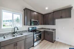 4410 Knotty Pne Ct, Sweet Home, OR 97386 - Photo 16