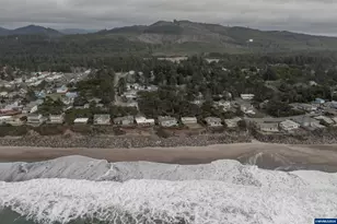 41 Fern St, Lincoln Beach, OR 97388 - Photo 40