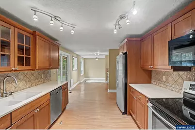 411 SW 9th St, Sublimity, OR 97385 - Photo 16