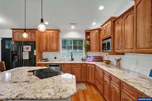 37502 Agate Dr, Lebanon, OR 97355 - Photo 4