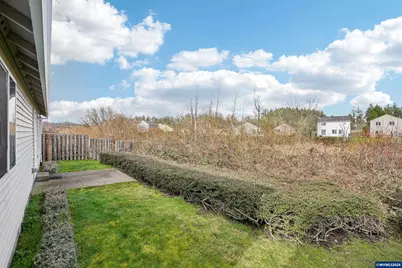 2315 SW Hannah Cir, McMinnville, OR 97128 - Photo 32