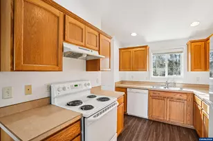 2315 SW Hannah Cir, McMinnville, OR 97128 - Photo 12