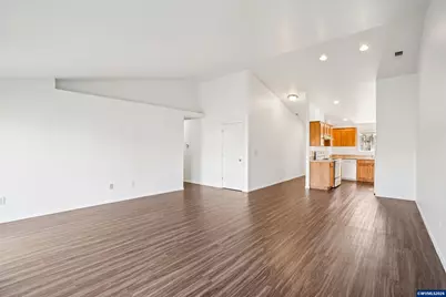 2315 SW Hannah Cir, McMinnville, OR 97128 - Photo 10