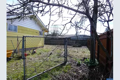 1371 B St, Independence, OR 97351 - Photo 18