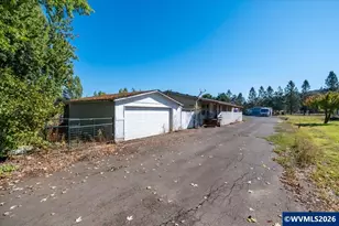 1145 43rd Ave, Sweet Home, OR 97386 - Photo 2