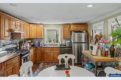 213 Mill St, Silverton, OR 97381 - Photo 10