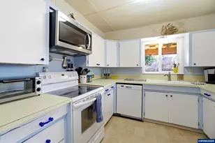 1160 Columbia St NE, Salem, OR 97301 - Photo 12