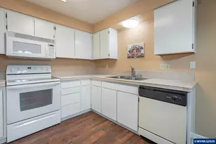 401 Madrona Ave SE, Salem, OR 97302 - Photo 10