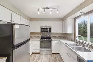 39037 White Fir Ln, Corvallis, OR 97330 - Photo 12