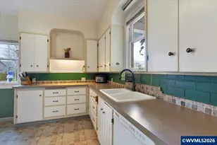 633 SE Ash St, Dallas, OR 97338 - Photo 10