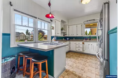 633 SE Ash St, Dallas, OR 97338 - Photo 4