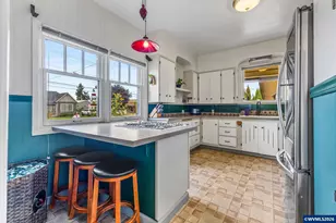 633 SE Ash St, Dallas, OR 97338 - Photo 4