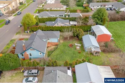 633 SE Ash St, Dallas, OR 97338 - Photo 2