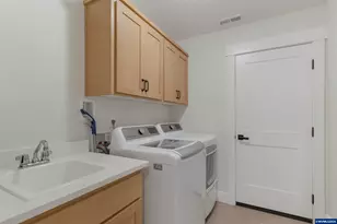 5611 Jeremy Valley Dr SE, Salem, OR 97306 - Photo 26