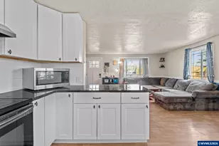 402 Clover St, Aumsville, OR 97325 - Photo 10