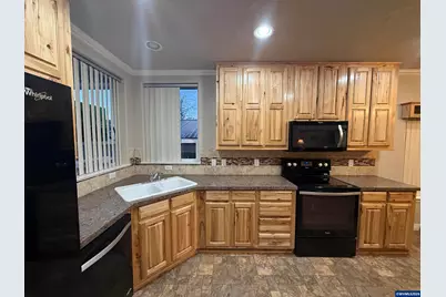 300 Lacreole Dr #220, Dallas, OR 97338 - Photo 8