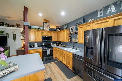 1137 SE 2nd Av, Mill City, OR 97360 - Photo 8