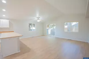 399 Breezy Wy NE, Albany, OR 97322 - Photo 4