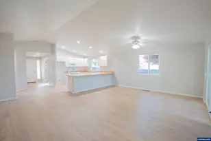 399 Breezy Wy NE, Albany, OR 97322 - Photo 10