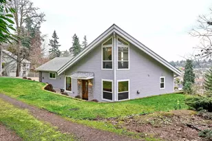 301 Edgewood Dr, Silverton, OR 97381 - Photo 2