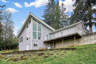 301 Edgewood Dr, Silverton, OR 97381 - Photo 1
