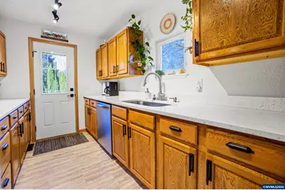 915 SE Zee Ct, McMinnville, OR 97128 - Photo 16