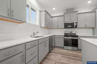 673 Parker Lp, Silverton, OR 97381 - Photo 16