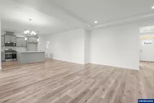 673 Parker Lp, Silverton, OR 97381 - Photo 10