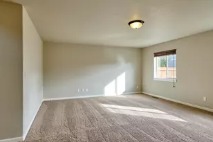 574 Prairie St, Woodburn, OR 97071 - Photo 20