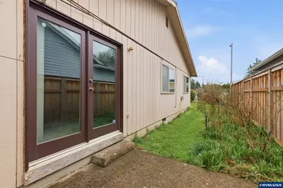 18501 SE Lincoln St, Portland, OR 97233 - Photo 24