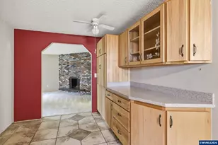 18501 SE Lincoln St, Portland, OR 97233 - Photo 10