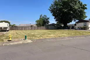 11842 Chateau Dr NE, Woodburn, OR 97071 - Photo 1