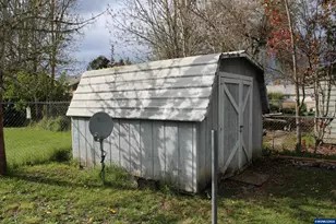 1713 Winchester St NW, Salem, OR 97304 - Photo 14