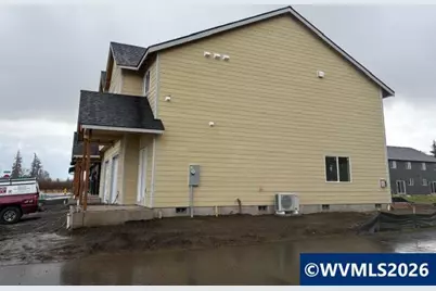 1542 Barn (-1550) St, Woodburn, OR 97071 - Photo 4