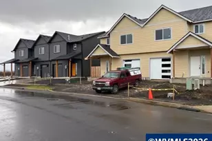 1542 Barn (-1550) St, Woodburn, OR 97071 - Photo 2