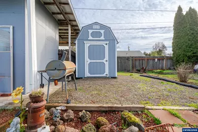 861 W 10th St, Junction City, OR 97448 - Photo 28