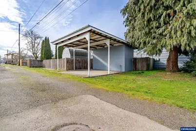 861 W 10th St, Junction City, OR 97448 - Photo 22