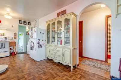 861 W 10th St, Junction City, OR 97448 - Photo 10