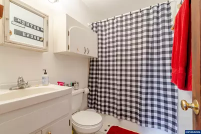 861 W 10th St, Junction City, OR 97448 - Photo 16