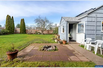 861 W 10th St, Junction City, OR 97448 - Photo 24