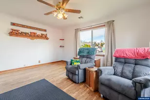 861 W 10th St, Junction City, OR 97448 - Photo 6